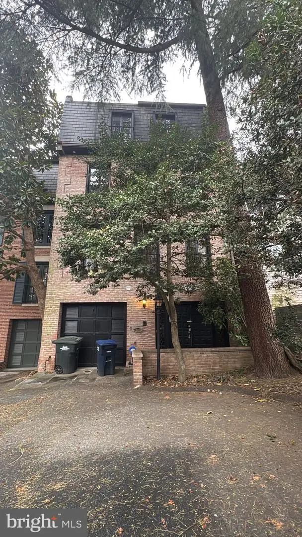 2142 Cathedral Ave Nw, Washington, DC 20008 - #1