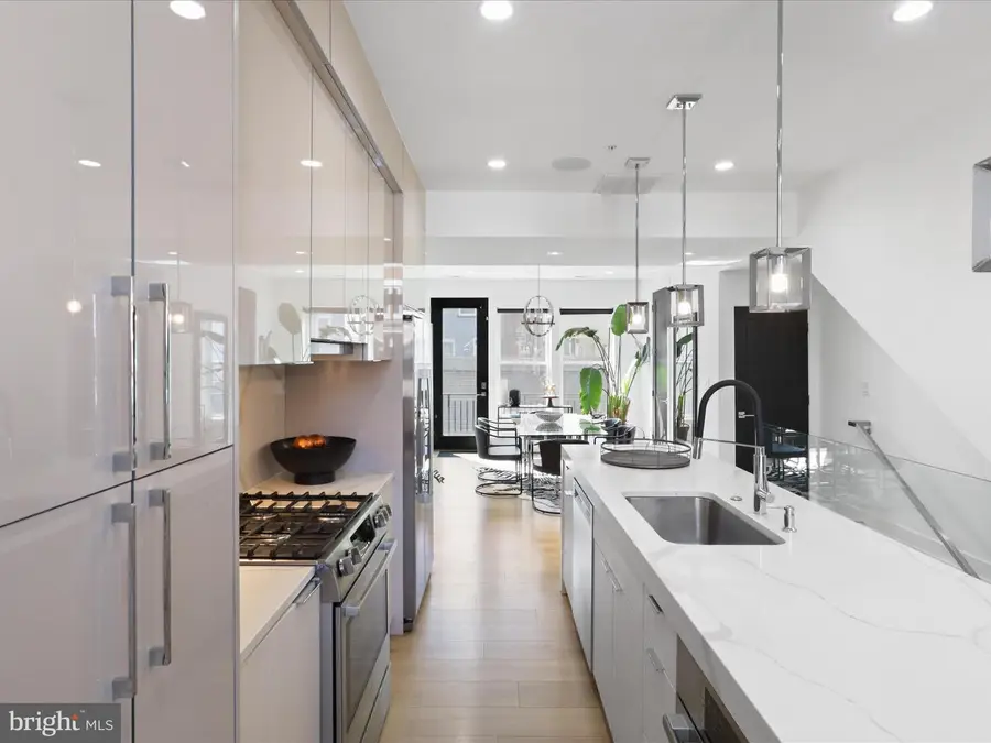 558 Harvard St Nw #b, Washington, DC 20001 - #3