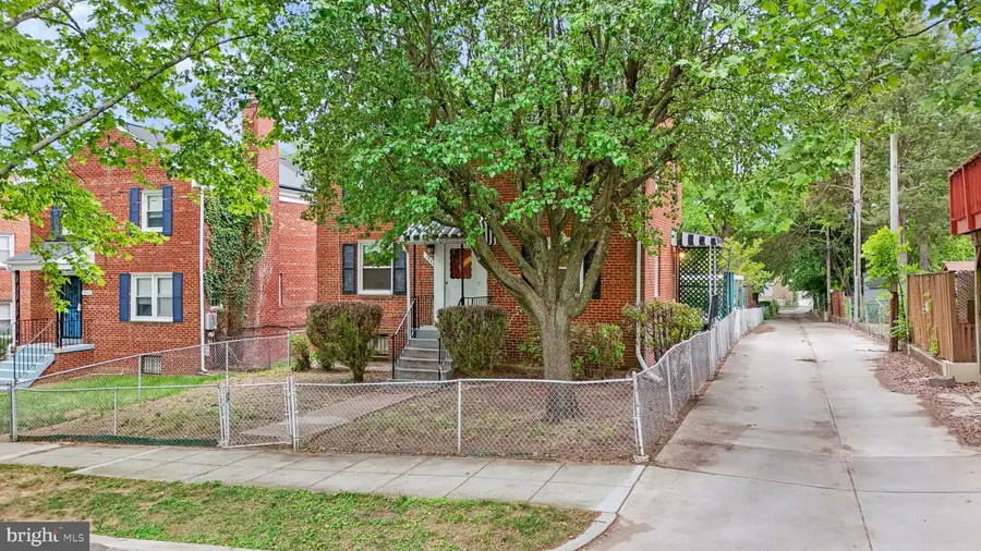 1711 Girard St Ne, Washington, DC 20018 - #2