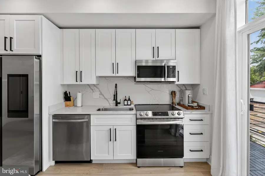 1307 Longfellow St Nw #8, Washington, DC 20011 - #3