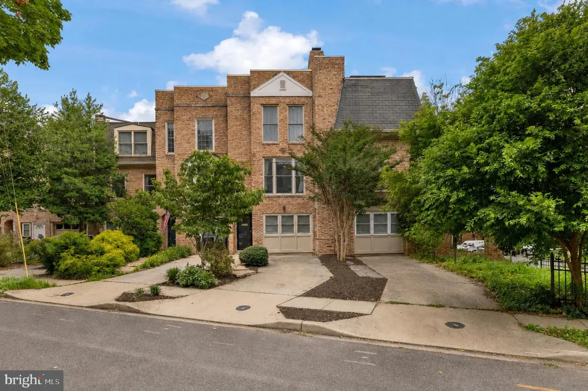 3745 1/2 Nw Kanawha St Nw, Washington, DC 20015 - #1