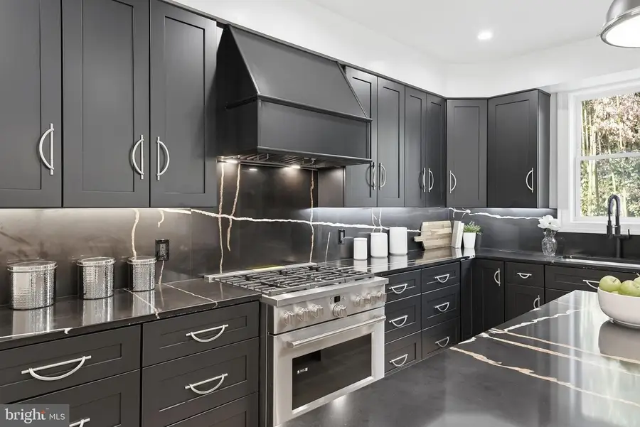 5047 Macarthur Blvd Nw, Washington, DC 20016 - #2