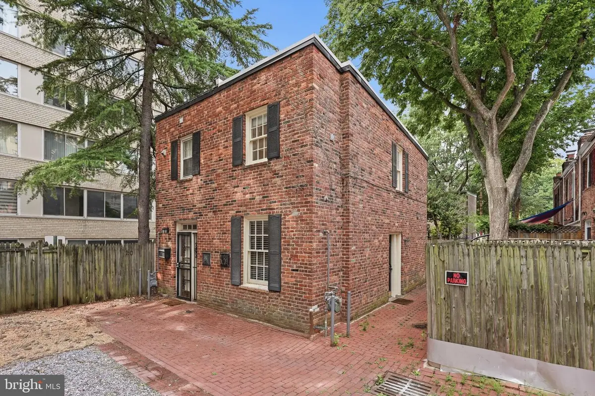 19 Snows Ct Nw, Washington, DC 20037 - #1
