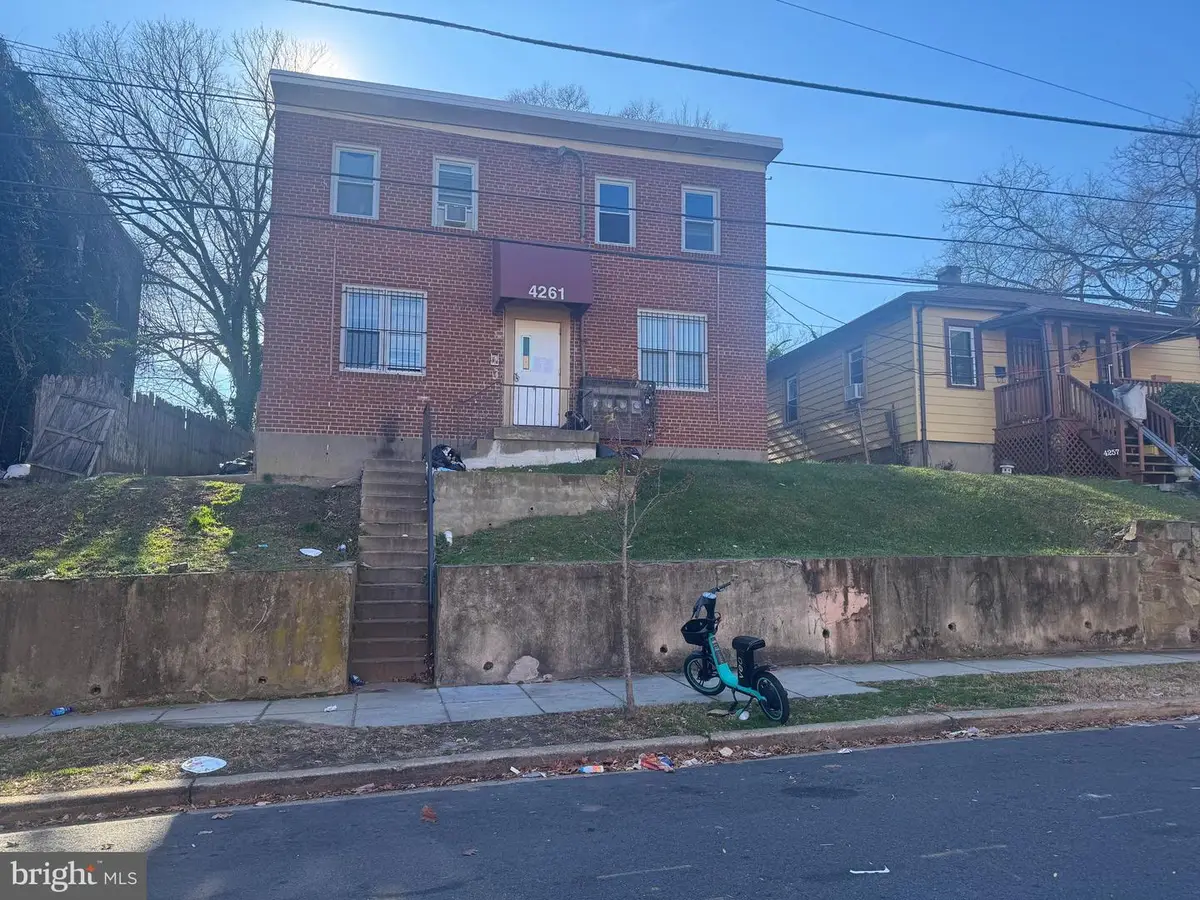 4261 Edson Pl Ne, Washington, DC 20019 - #1