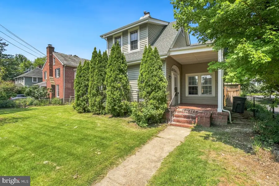 4323 Fessenden St Nw, Washington, DC 20016 - #2