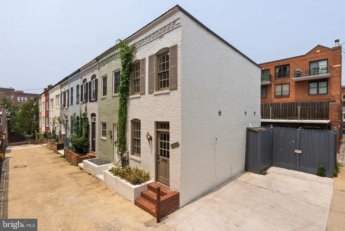 3203 Cherry Hill Ln Nw, Washington, DC 20007 - #1