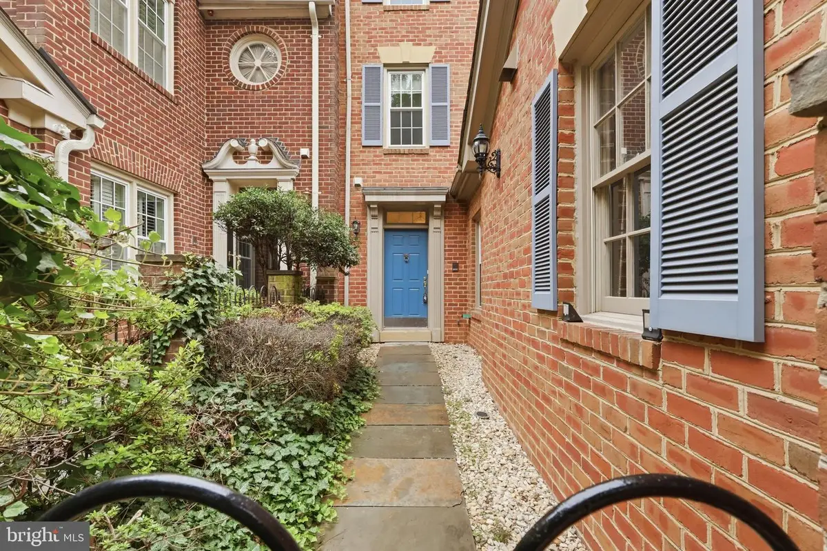 4006 Highwood Ct Nw, Washington, DC 20007 - #1