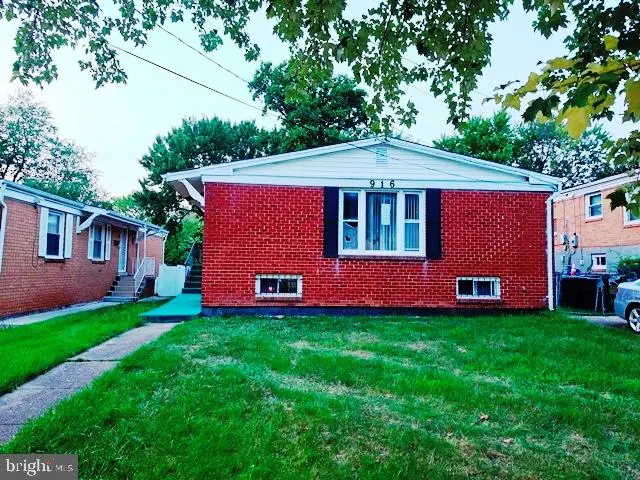 916 Hilltop Ter Se, Washington, DC 20019 - #1