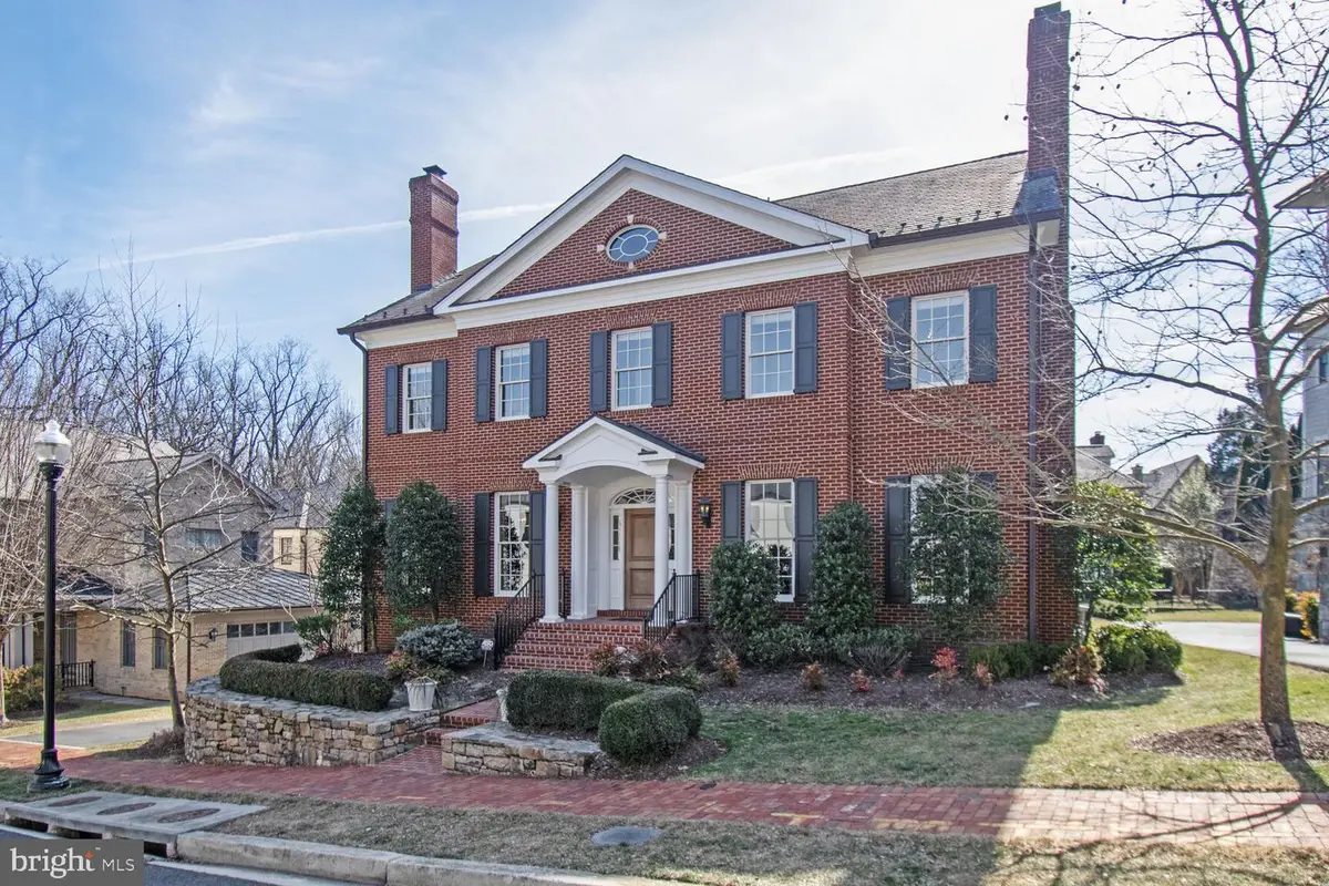 1935 Foxview Cir Nw, Washington, DC 20007 - #1