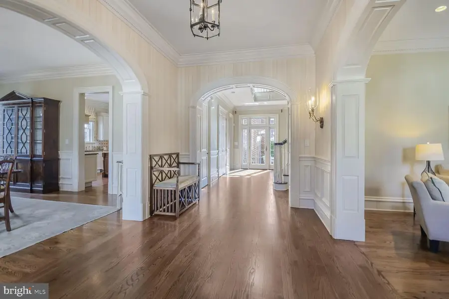 1935 Foxview Cir Nw, Washington, DC 20007 - #2