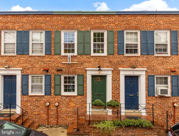 2 Browns Ct Se, WASHINGTON, DC 20003