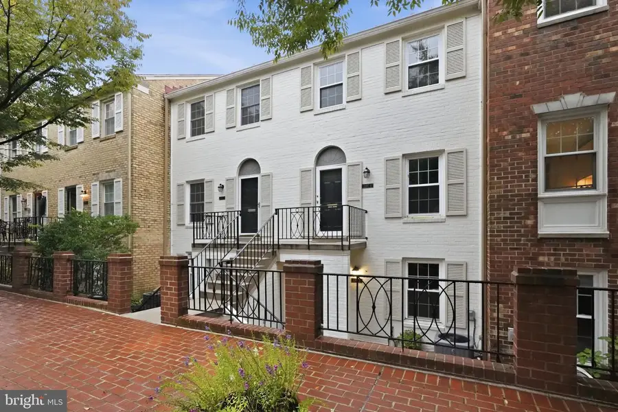 3287 Sutton Pl Nw #a, Washington, DC 20016 - #3