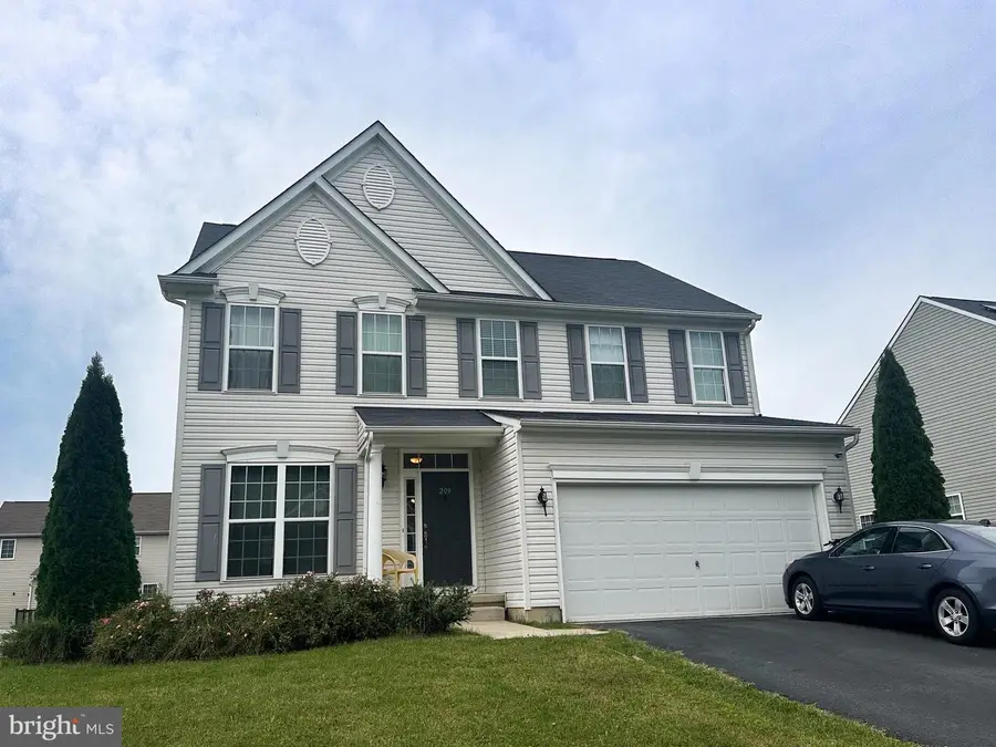 209 E Constitution Dr, Smyrna, DE 19977 - Image #2