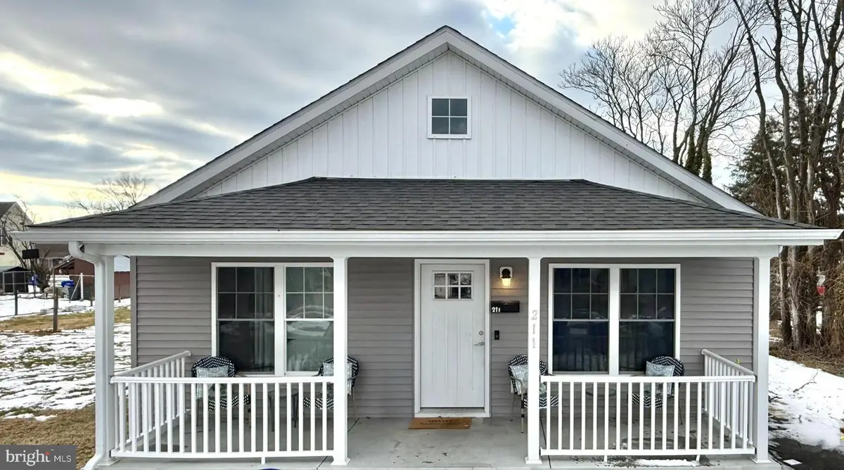 211 Railroad Ave, Harrington, DE 19952 - #1