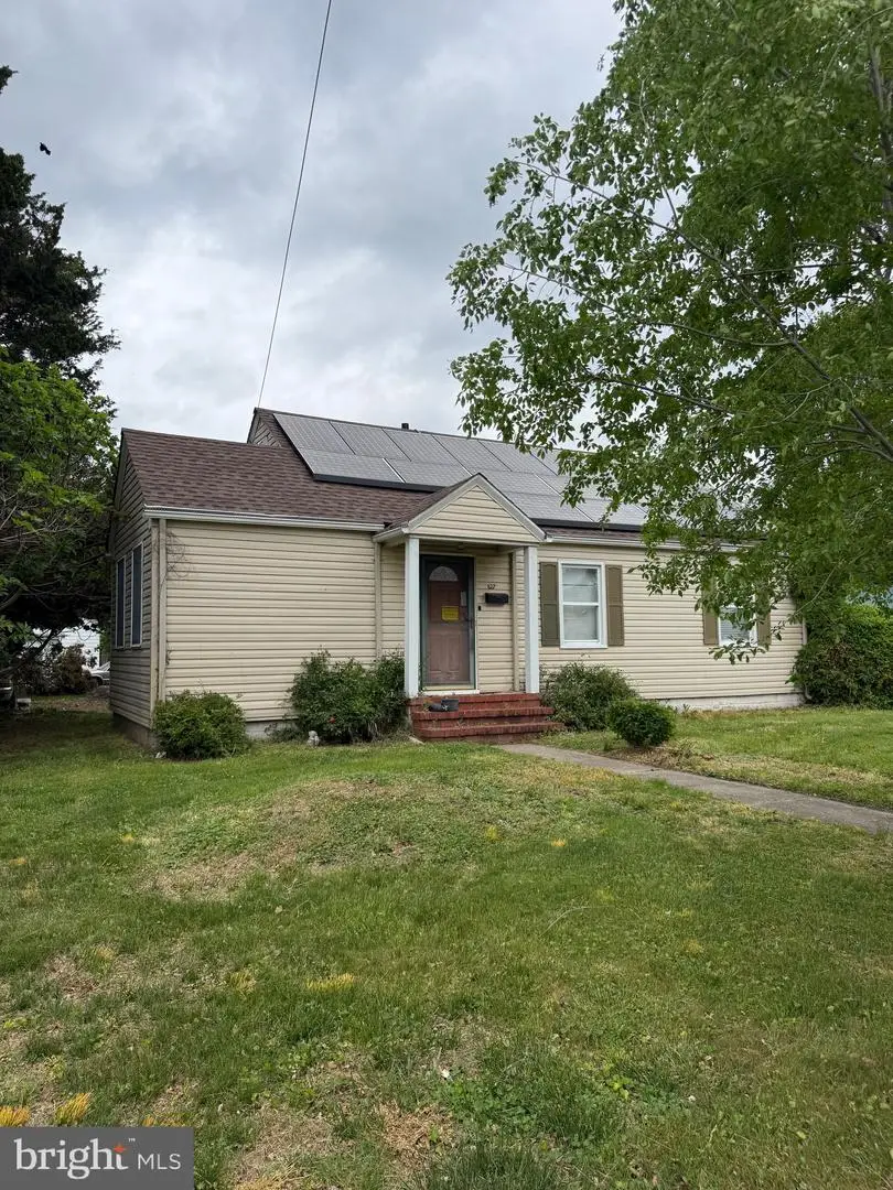 827 E Division St, Dover, DE 19901 - #2