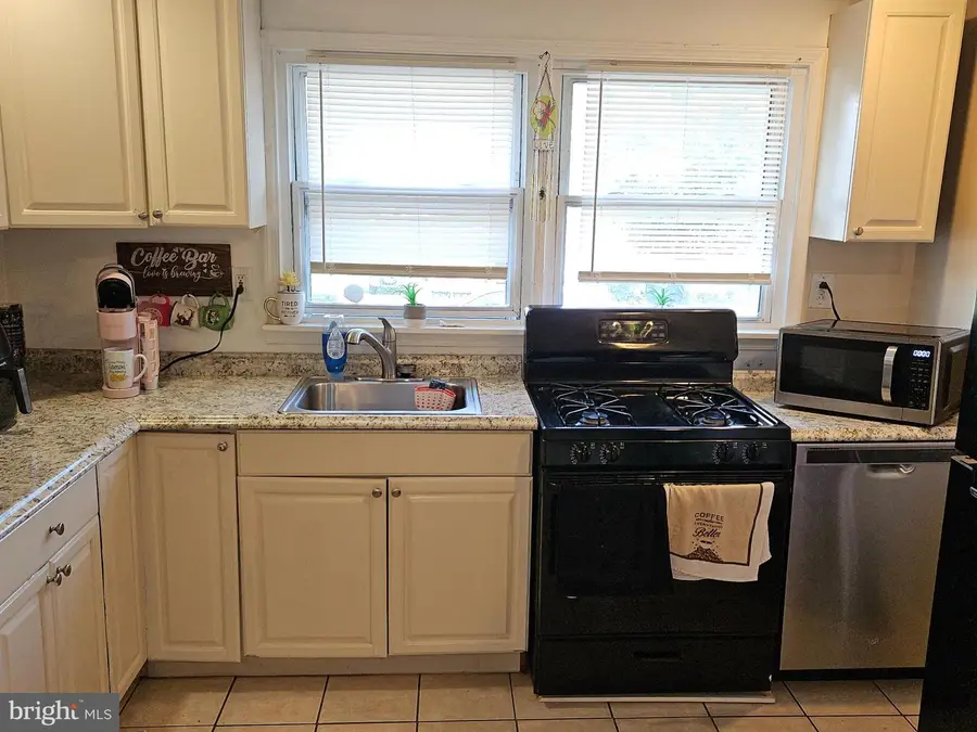 42 Oakmont Dr, New Castle, DE 19720 - Image #2