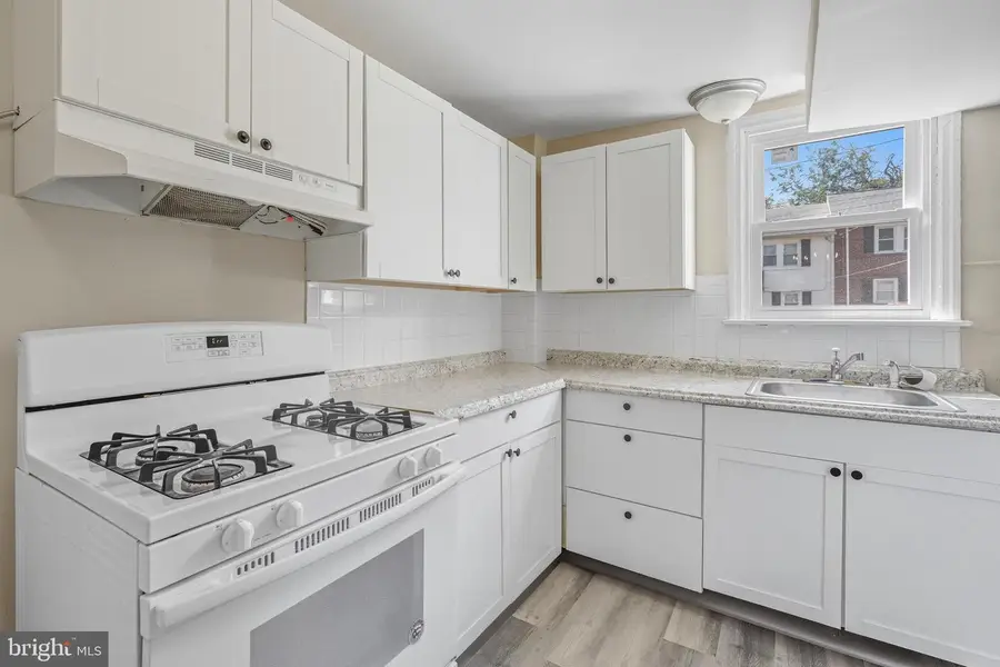 18 S Pennewell Dr, Wilmington, DE 19809 - Image #2