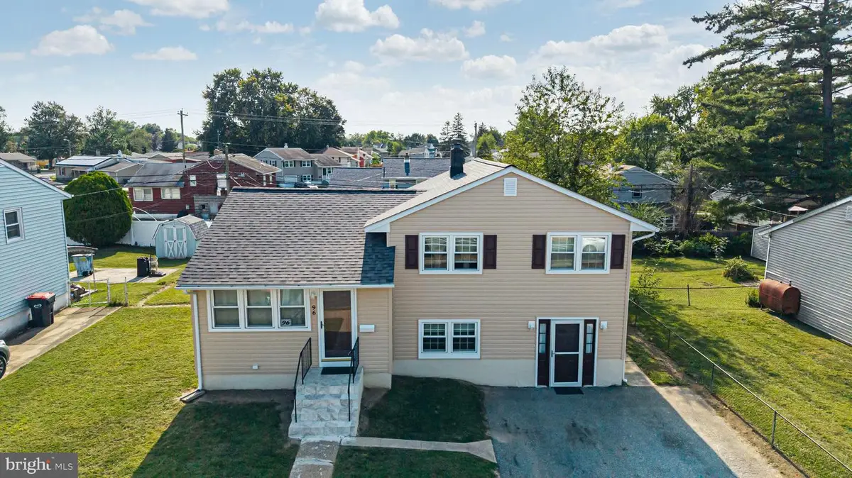 96 Memorial Dr, New Castle, DE 19720 - Image #1