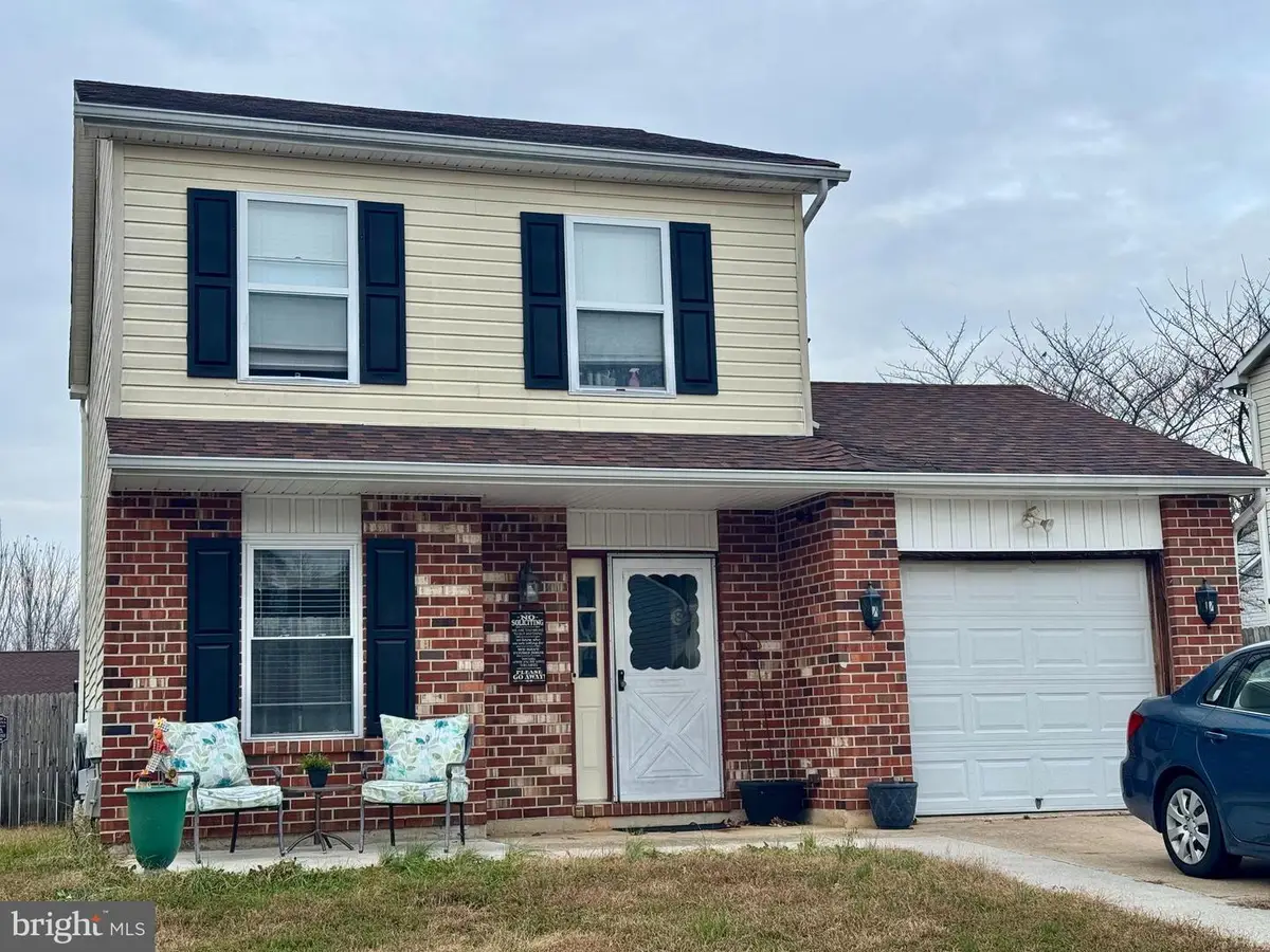 8 Honeysuckle Dr, Newark, DE 19702 - #1