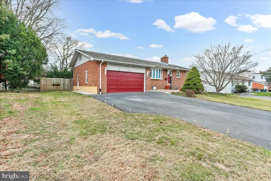 206 Werden Dr, New Castle, DE 19720 - Image #2