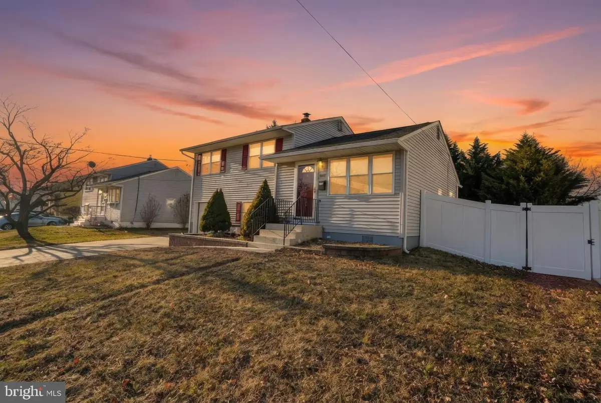 1431 Oak Hill Dr, Wilmington, DE 19805 - Image #1