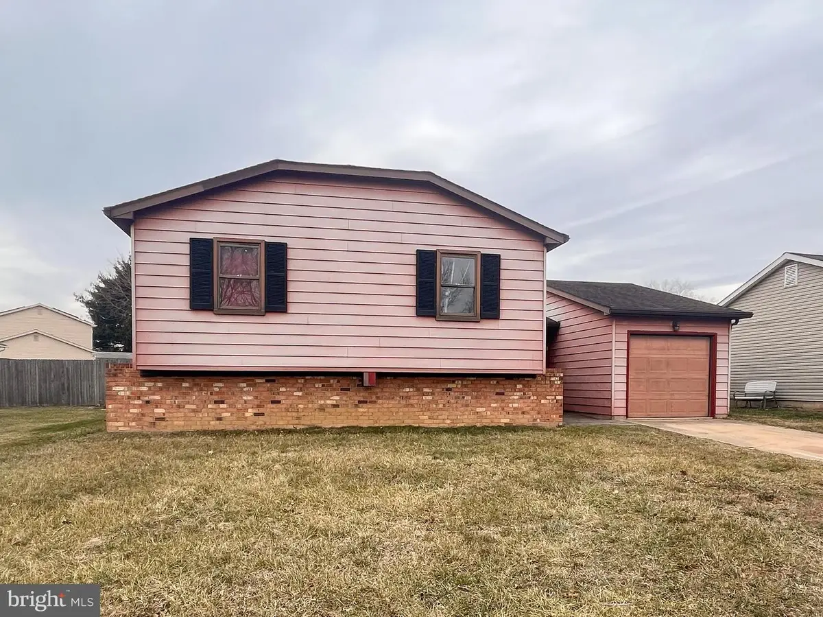 16 Courtland Cir, Bear, DE 19701 - Image #1