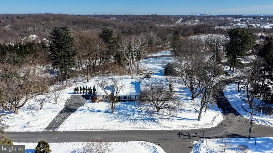 102 Meriden Dr, Hockessin, DE 19707 - Image #2