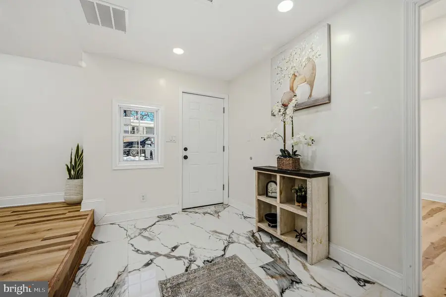 4 Lower Greenbriar Rd, Wilmington, DE 19810 - Image #2