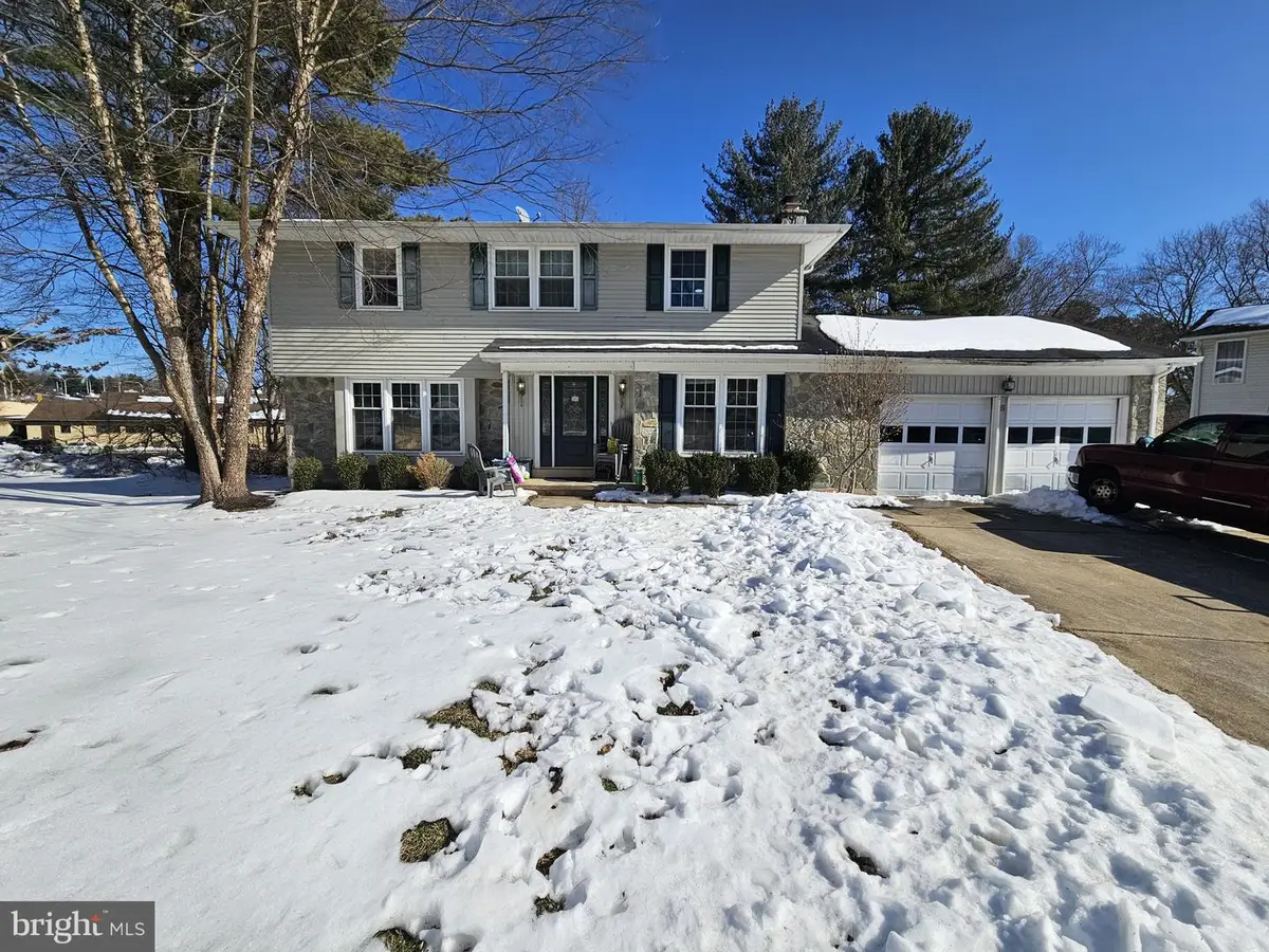 8 Inverness Ct, Wilmington, DE 19808 - #1