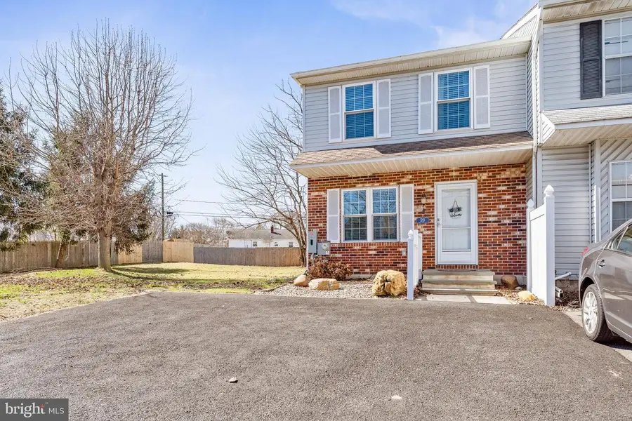 28 W Perpen Ct, Newark, DE 19702 - #2