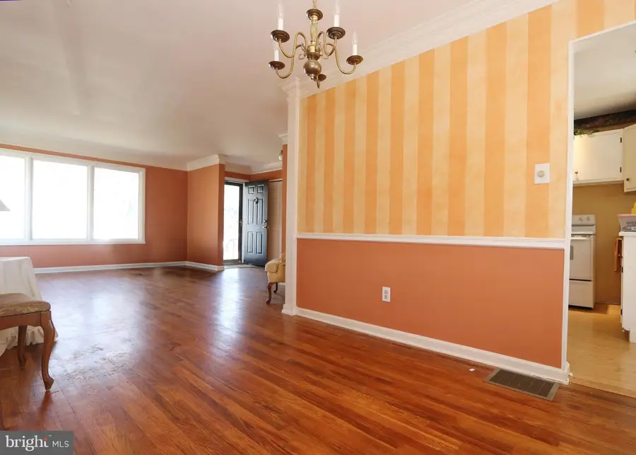 38 S Dickens Rd, Claymont, DE 19703 - #2