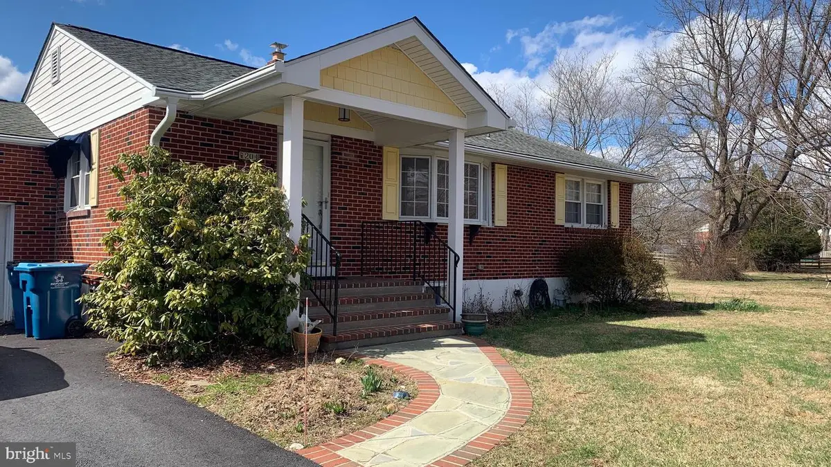 204 Admiral Dr, Wilmington, DE 19804 - #1