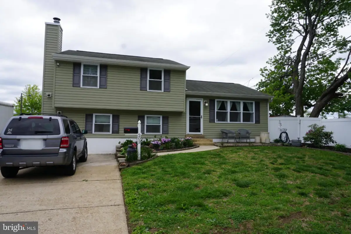 202 Coral Reef Dr, Newark, DE 19713 - #1