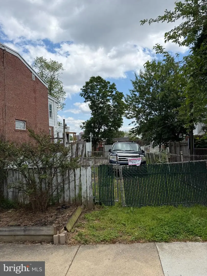 1327 Oak St, Wilmington, DE 19805 - #2