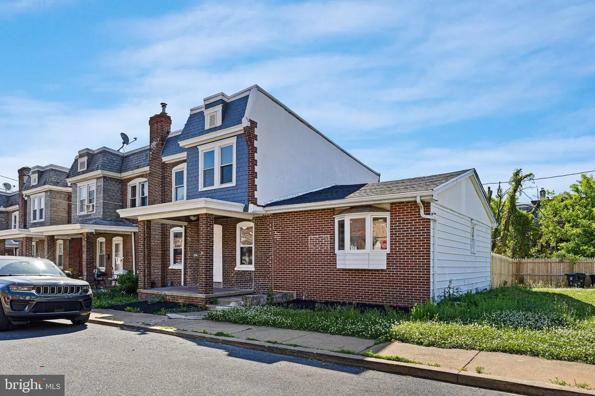 2704 Thompson Pl, Wilmington, DE 19802 - #1