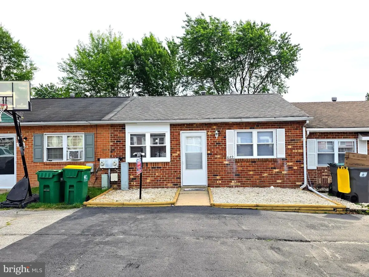 649 Walden Ct, Bear, DE 19701 - #1