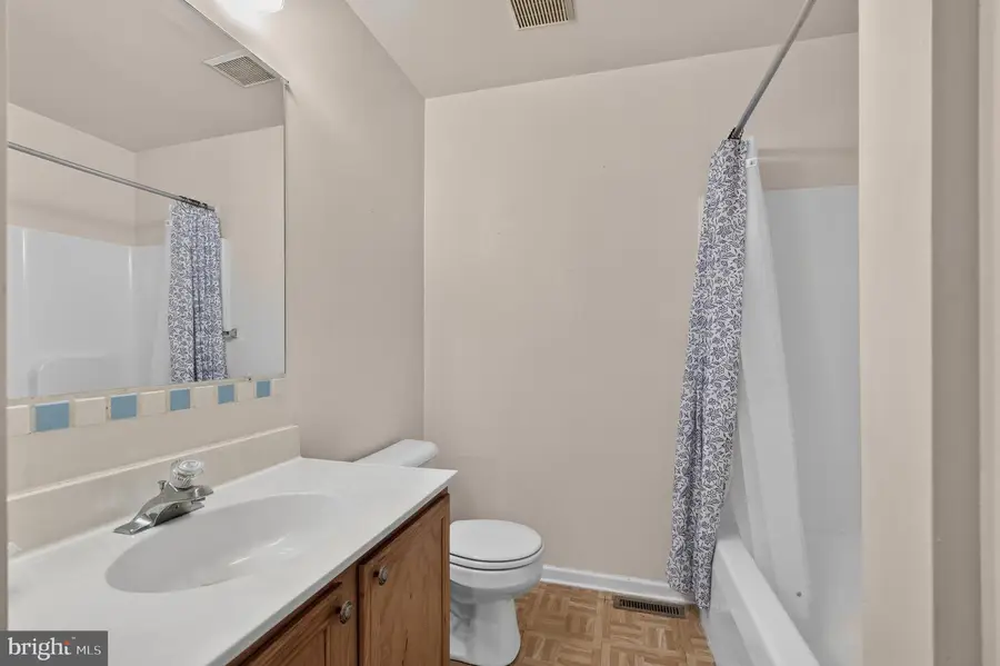 4 Versailles Ct, Newark, DE 19702 - #3