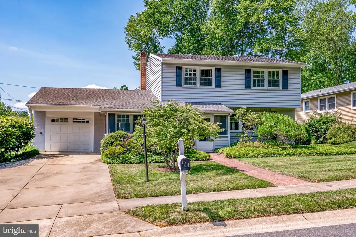 124 Chapel Hill Dr, Newark, DE 19711 - #1