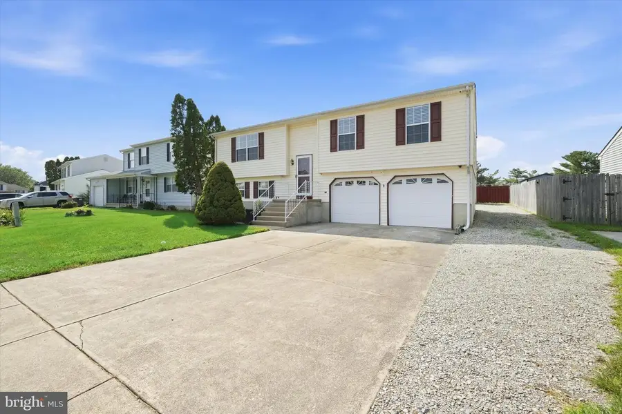 24 W Country Ln W, Newark, DE 19702 - #3