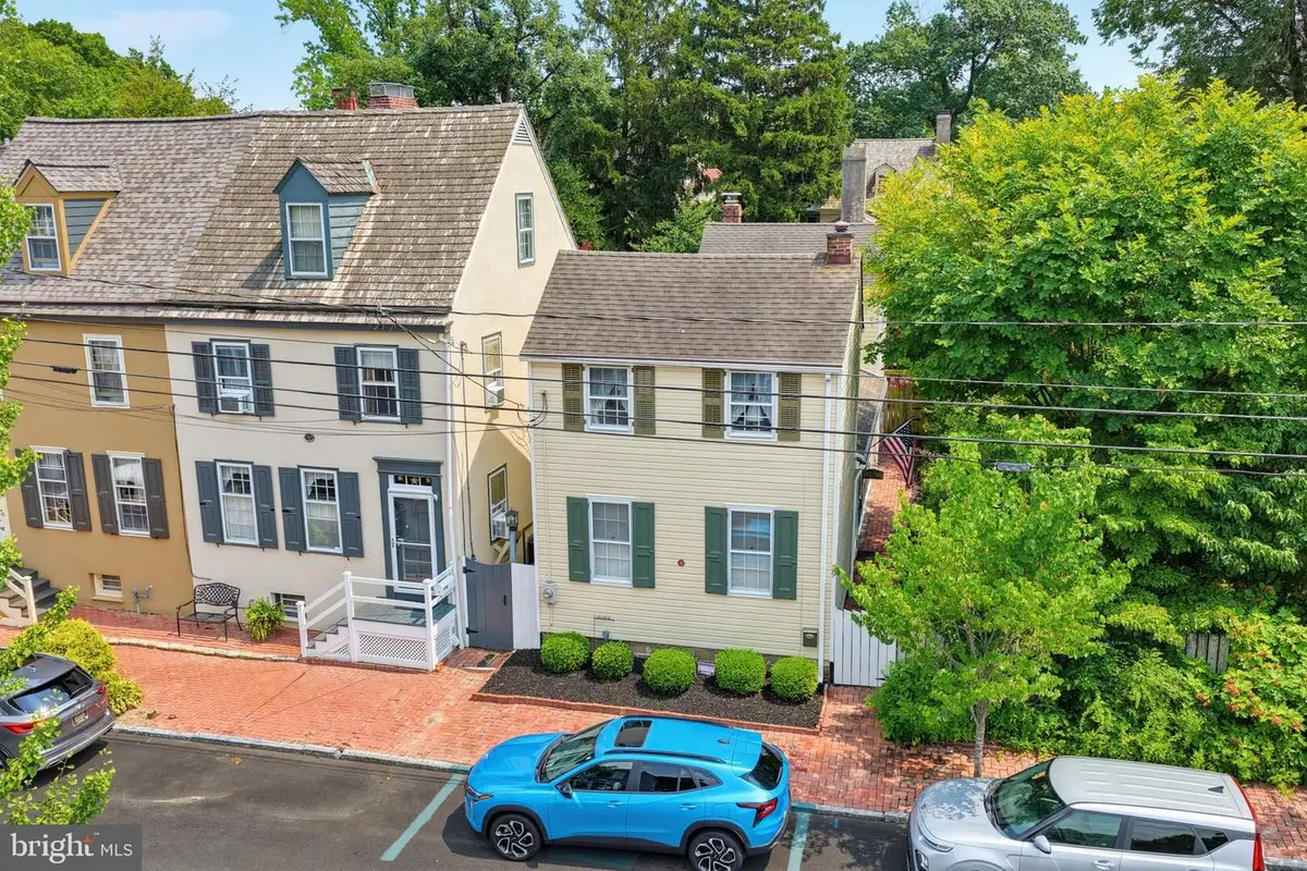 39 E 4th St, New Castle, DE 19720 - #1