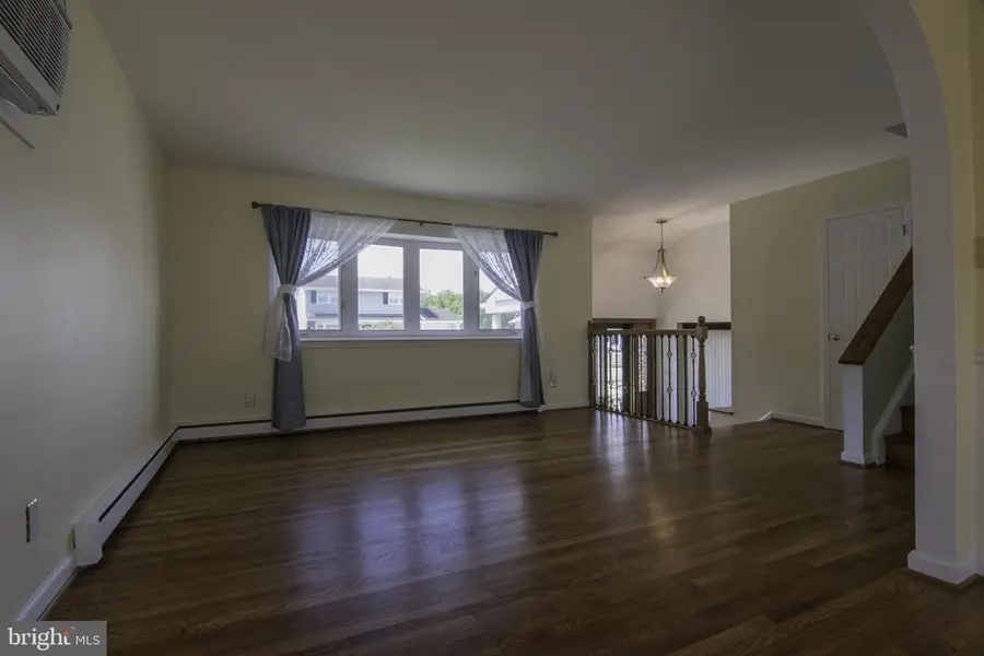 217 Spruce Glen Dr, Newark, DE 19711 - #3