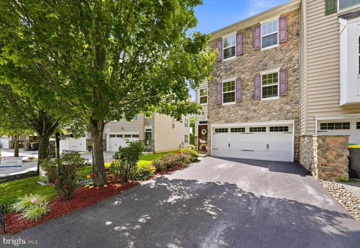 325 Latrobe Dr, Newark, DE 19702 - #1