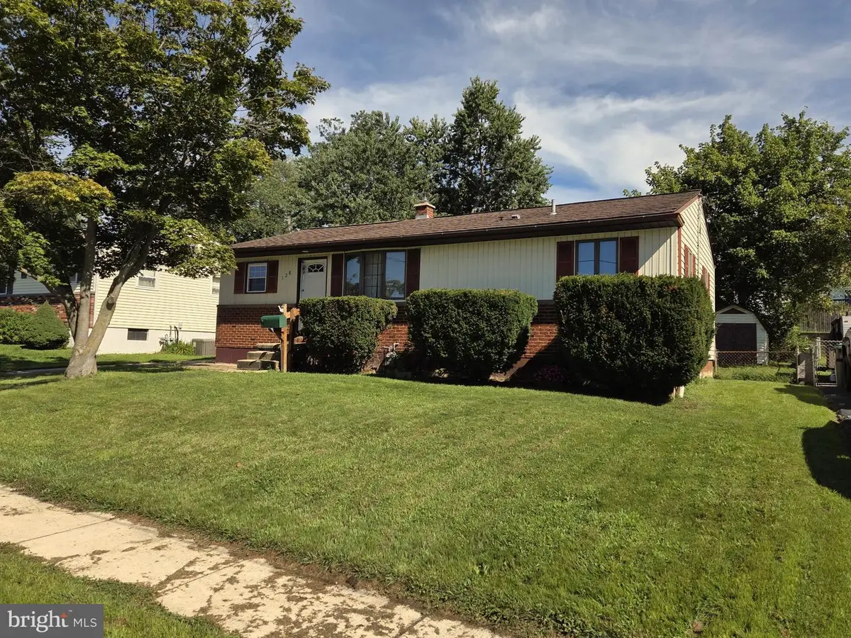 128 W Edinburgh Dr, New Castle, DE 19720 - #1