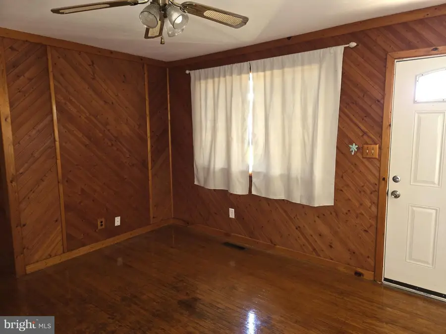 128 W Edinburgh Dr, New Castle, DE 19720 - #3