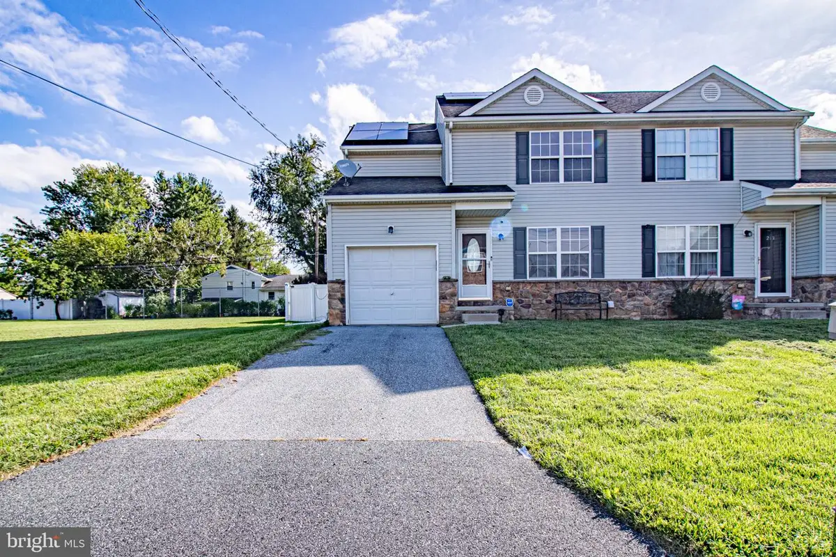 211 E Hazeldell Ave, New Castle, DE 19720 - #1