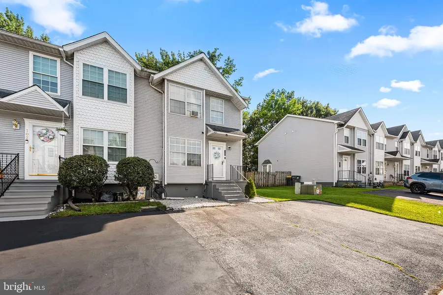 100 Britain Ct, Newark, DE 19702 - #2