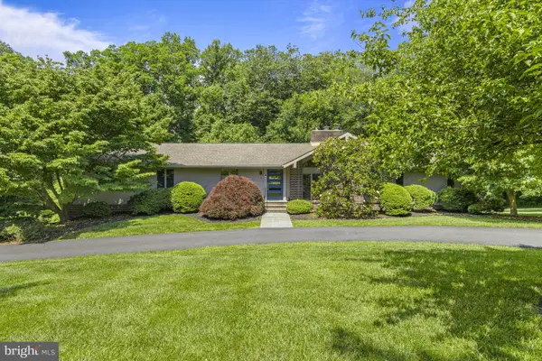 8 Mozart Dr W, GREENVILLE, DE 19807