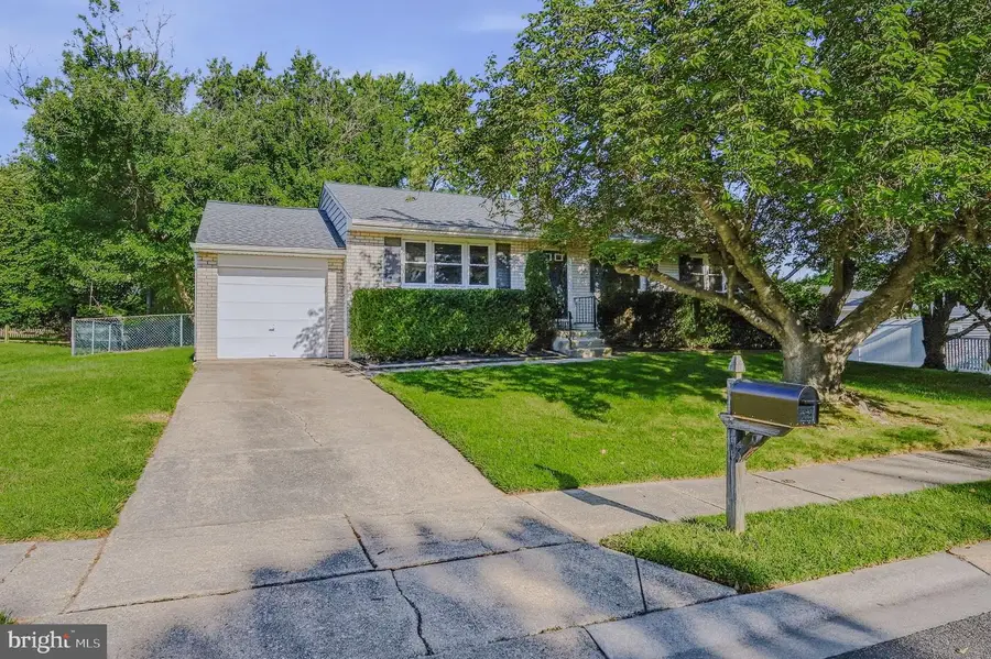 13 Cornwall Dr, Newark, DE 19711 - #3