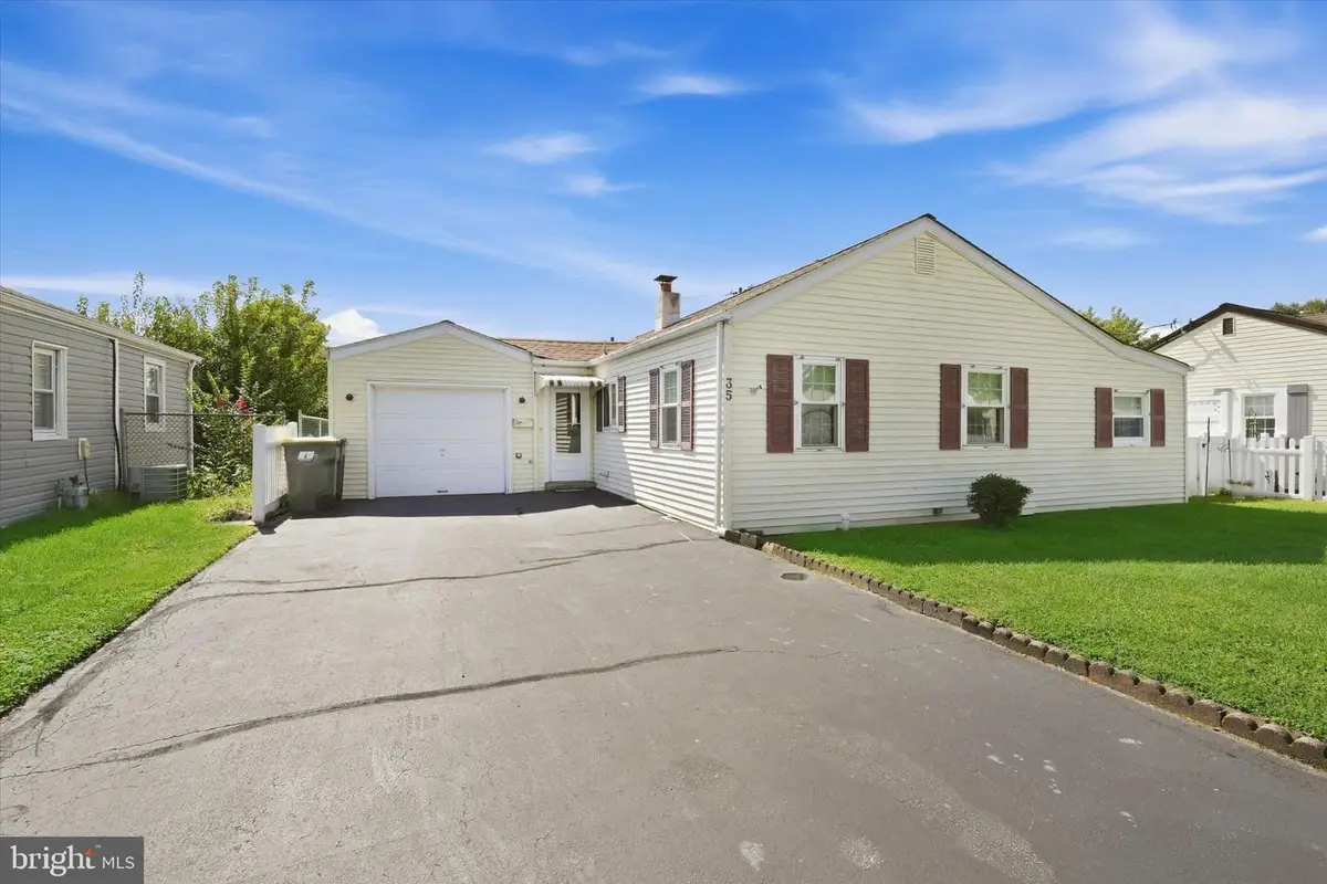 35 Lynbrook Rd, Wilmington, DE 19804 - #1