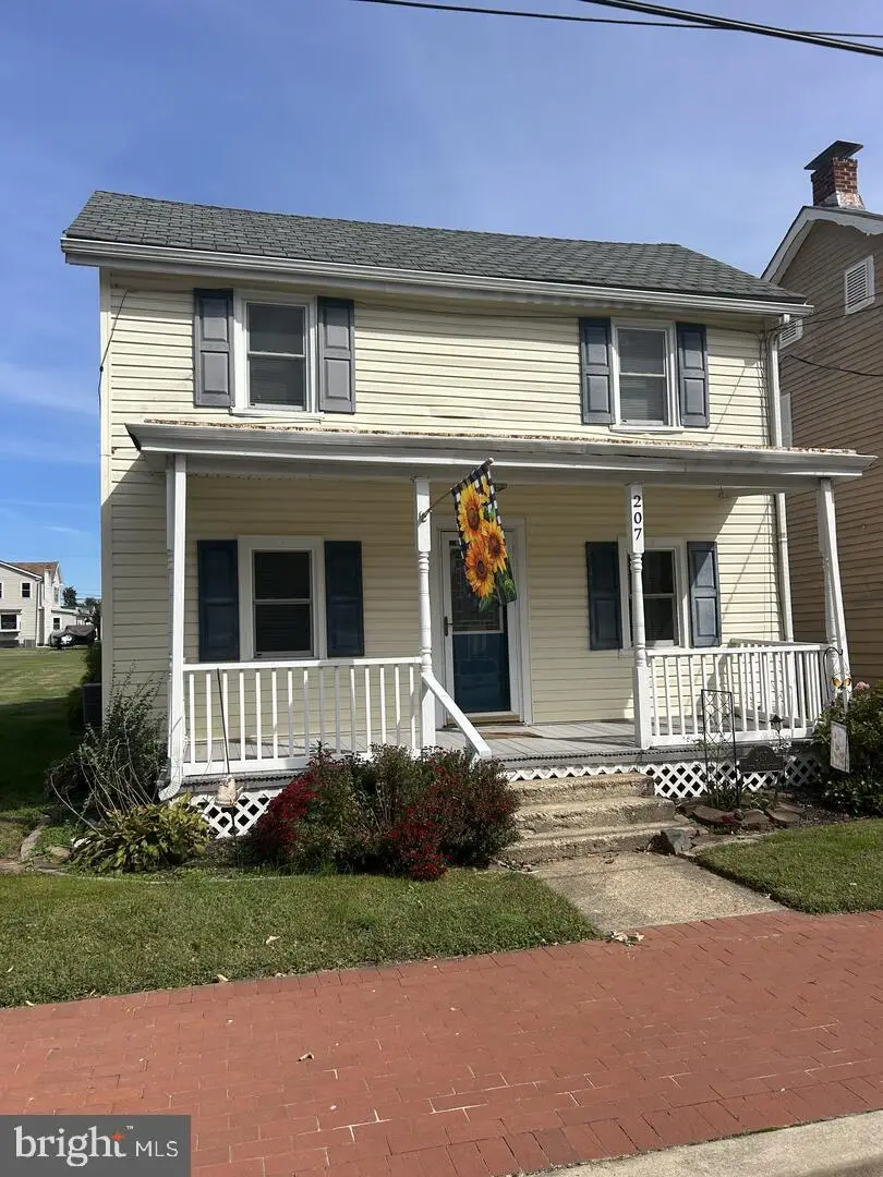 207 N Main St, Saint Georges, DE 19733 - #1